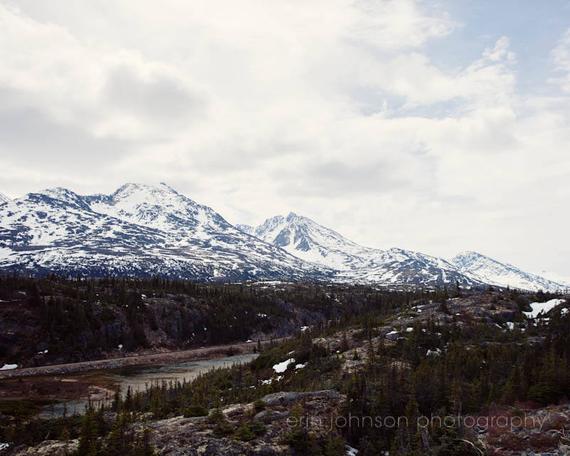 Snow-capped mountains landscape along the Klondike Highway / White Pass between Alaska and Yukon – serene nature photography.