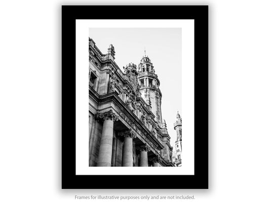Black and white photograph of the facade of a post office in Barcelona, Spain