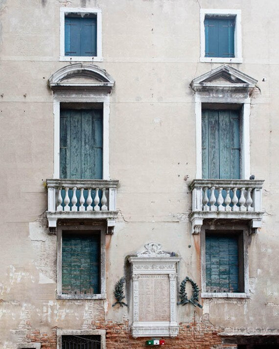 a building with two windows and a statue in front of it