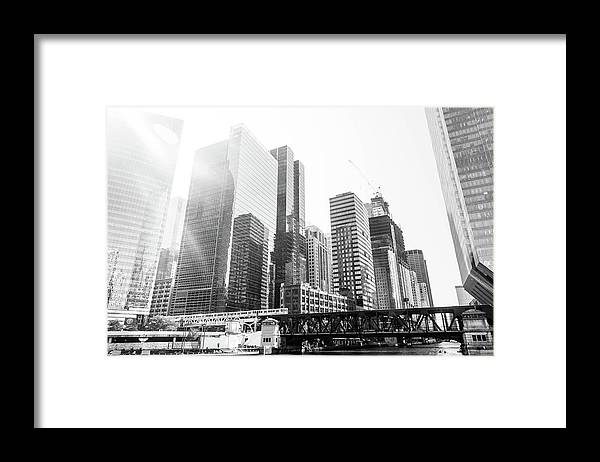 a black and white photo of a city skyline